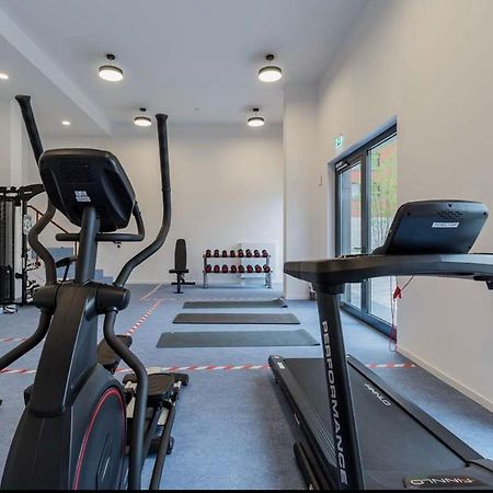 Studio Apartment Uber Den Wolken Berlin Luaran gambar
