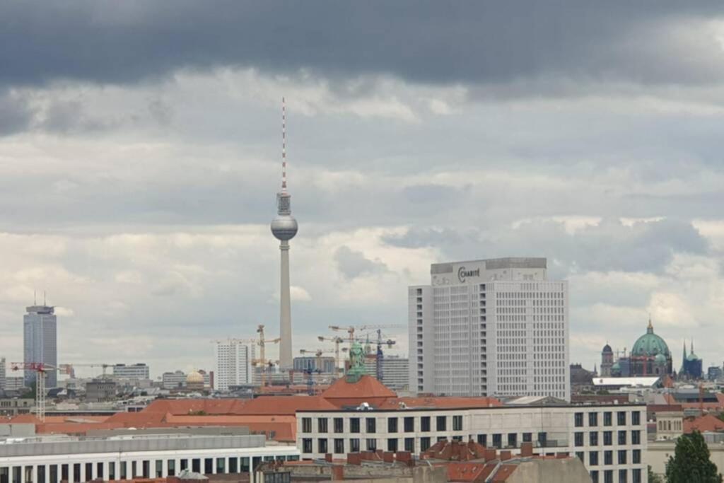 Studio Apartment Uber Den Wolken Berlin Luaran gambar