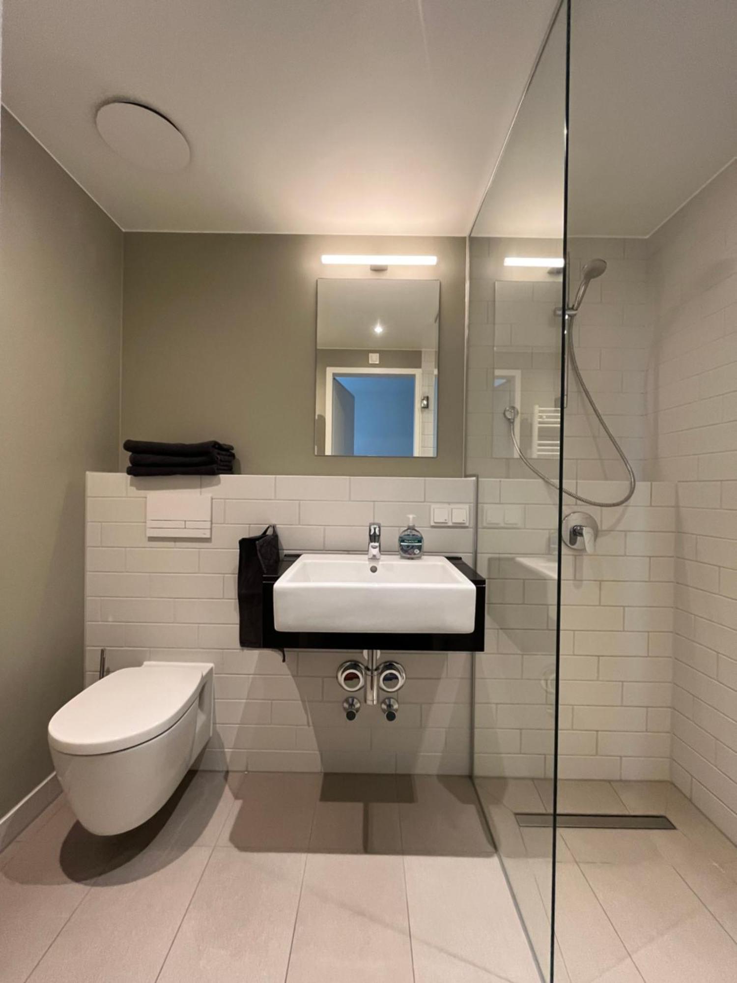 Studio Apartment Uber Den Wolken Berlin Luaran gambar